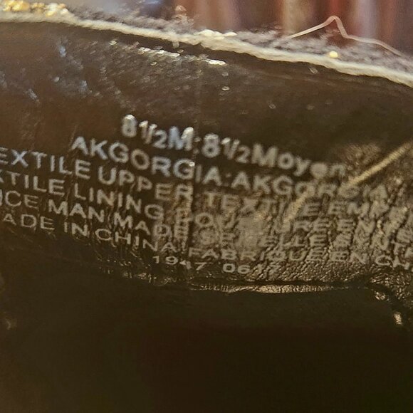 Simply smashing ankle bootsBrocade even on heels, elastic sides - great w/jeans - Picture 5 of 5